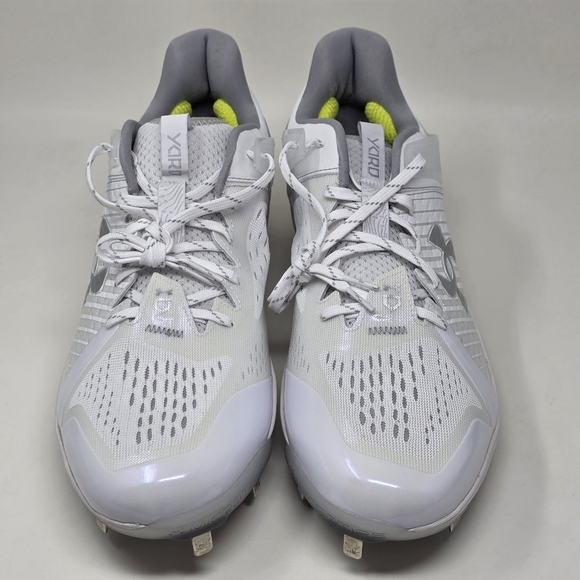 Under Armour 3025592-100 Yard Low Baseball Metal Cleats White Grey Size 16 New